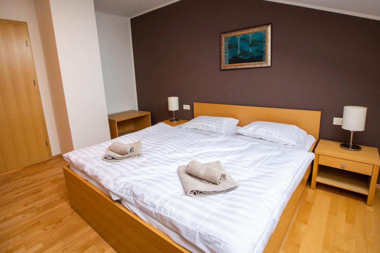 Pohorje Fox Duplex Apartment マリボル エクステリア 写真